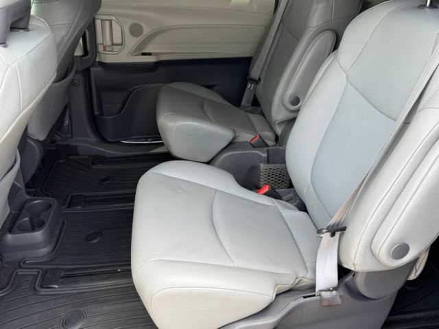 Used 2021 Toyota Sienna XLE AWD/4WD image 16