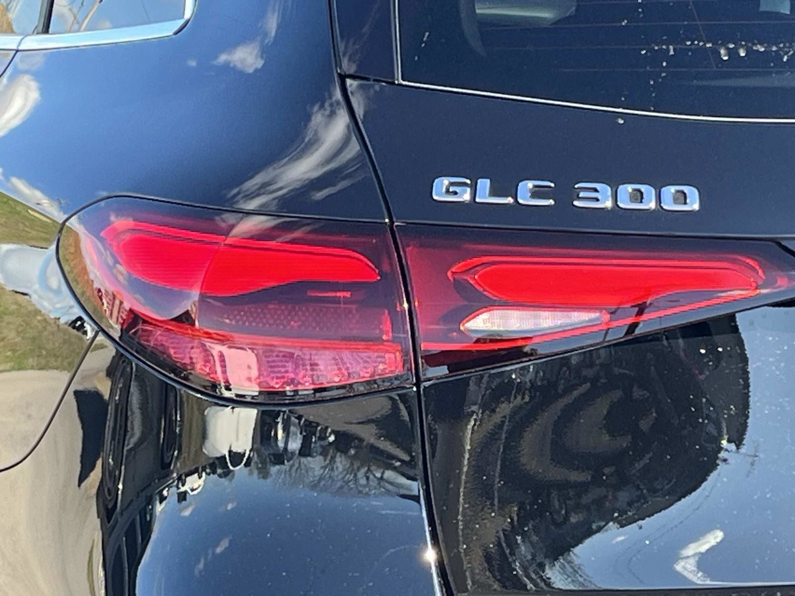 Certified 2025 Mercedes-Benz GLC 300 image 9