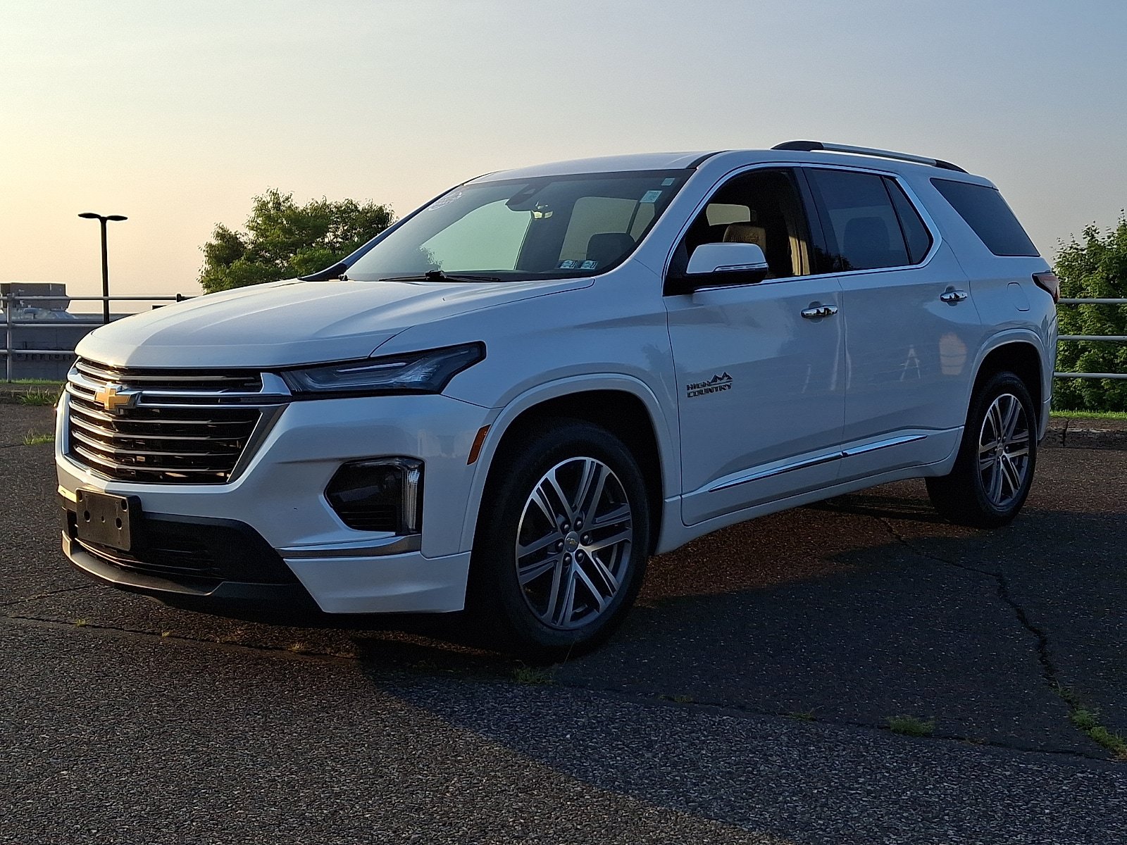 Used 2024 Chevrolet Traverse High Country FWD image 3