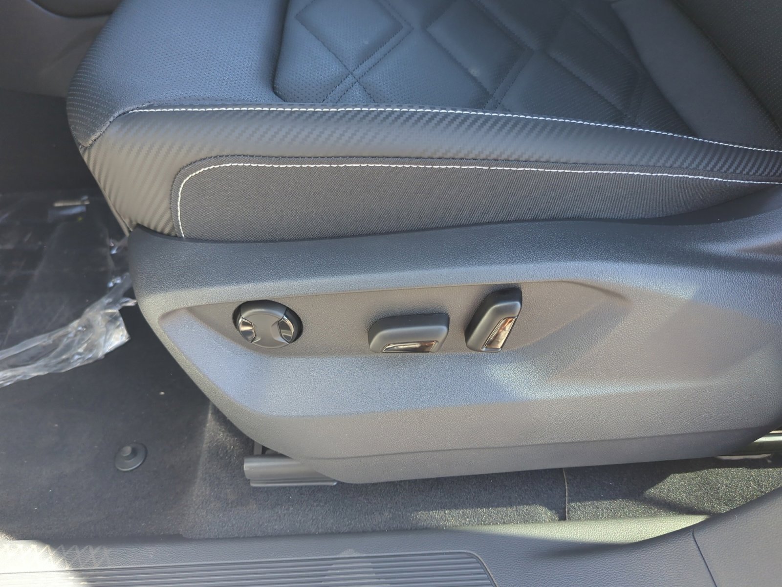 New 2026 Volkswagen Atlas Cross Sport SE image 14