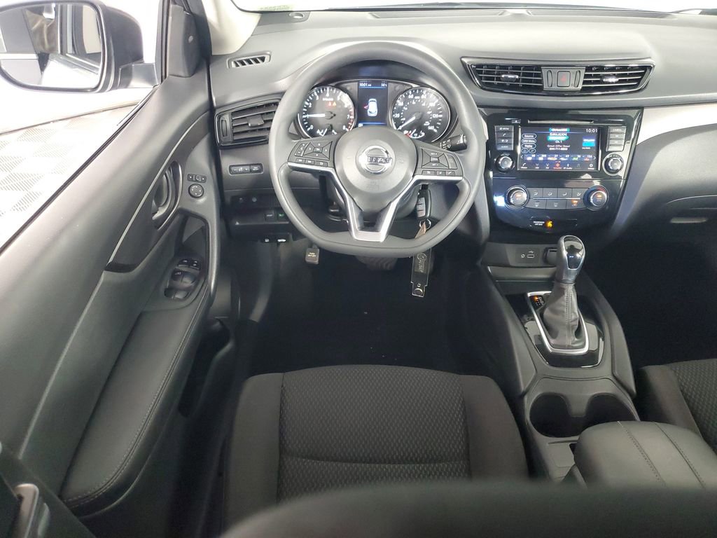 Used 2020 Nissan Rogue Sport S image 14