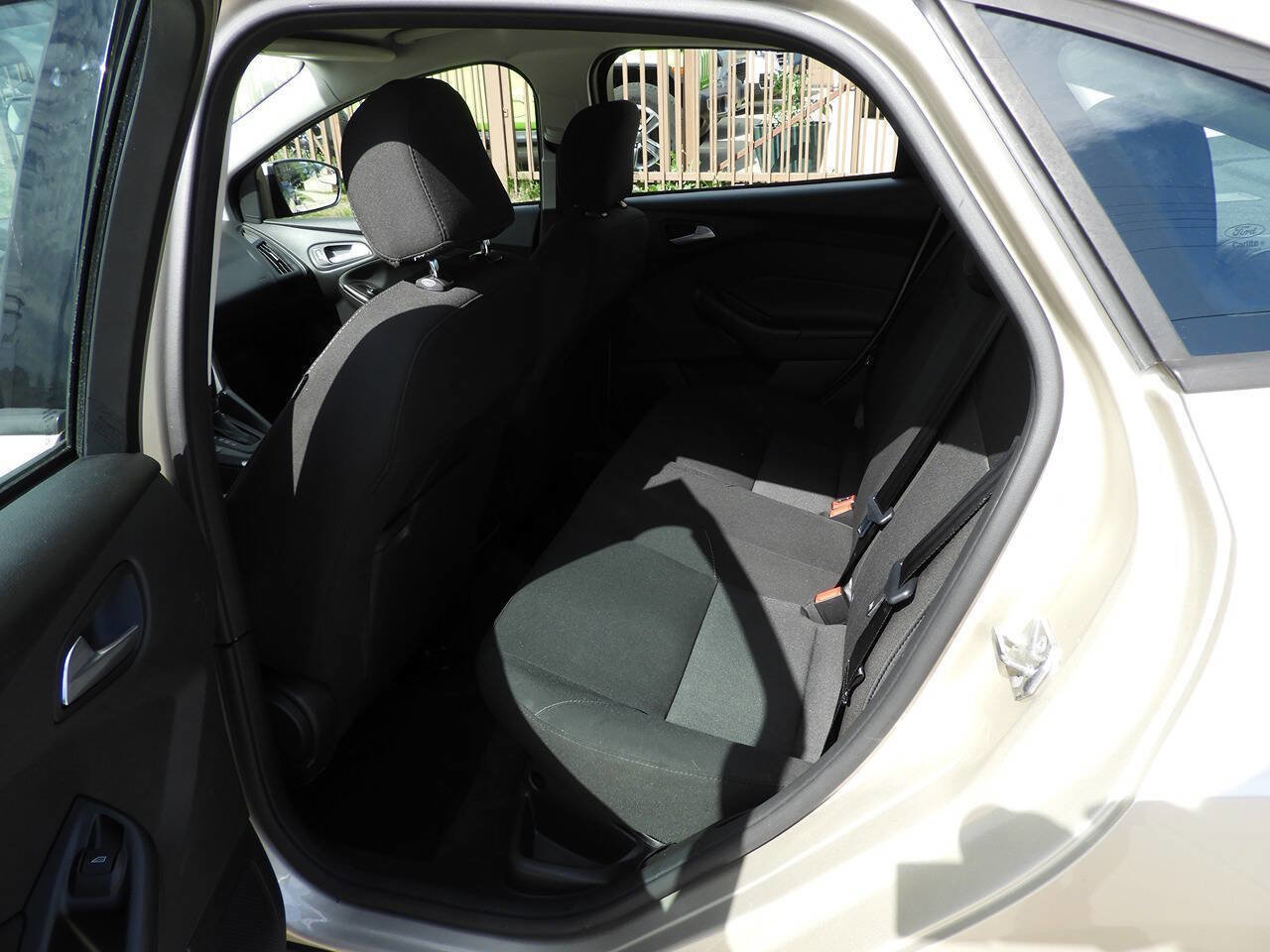 Used 2017 Ford Focus SE FWD image 21