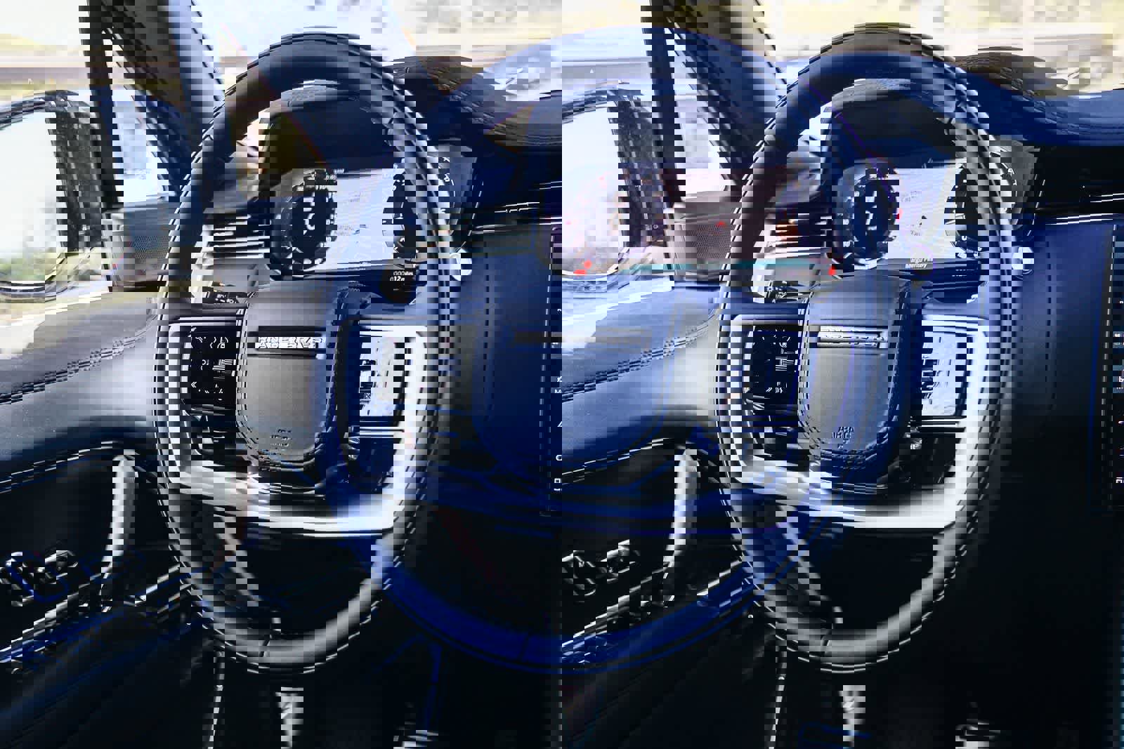 New 2026 Land Rover Range Rover Long Wheelbase SE image 15