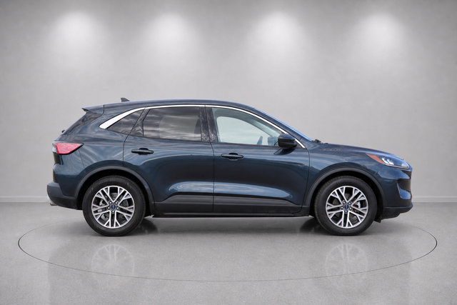 Used 2022 Ford Escape SEL w/ Technology Package FWD image 2