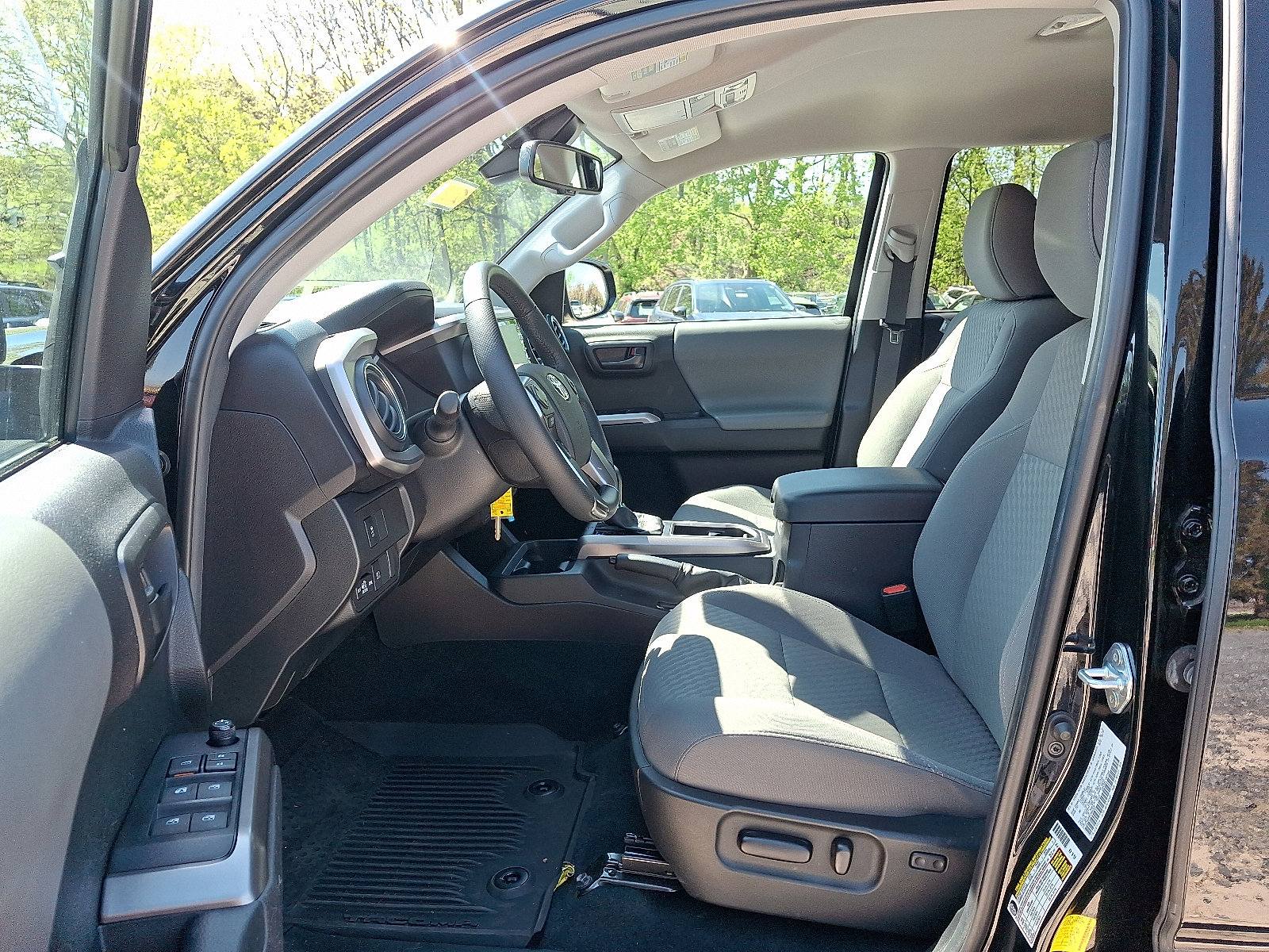 Used 2022 Toyota Tacoma SR5 AWD/4WD image 13