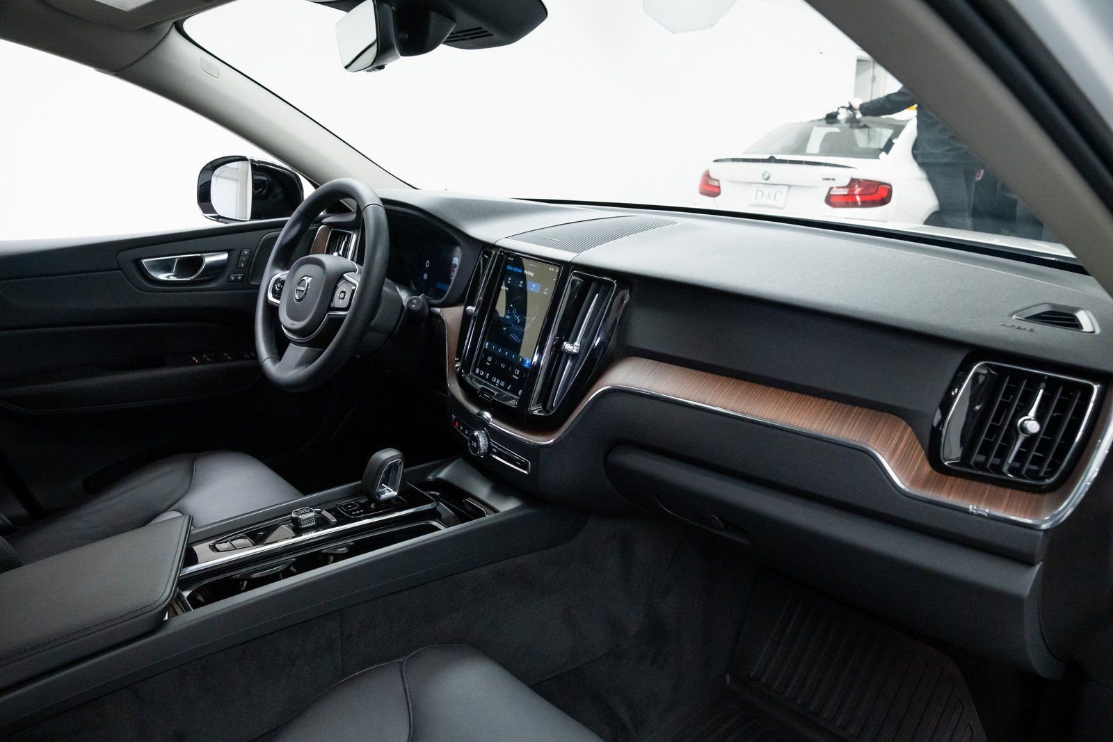 Used 2024 Volvo XC60 T8 Plus image 26