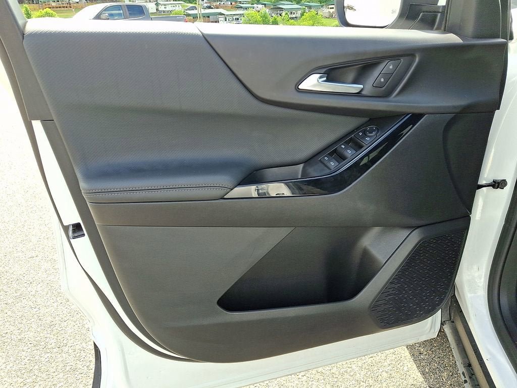 Used 2025 Chevrolet Equinox LT AWD/4WD image 12