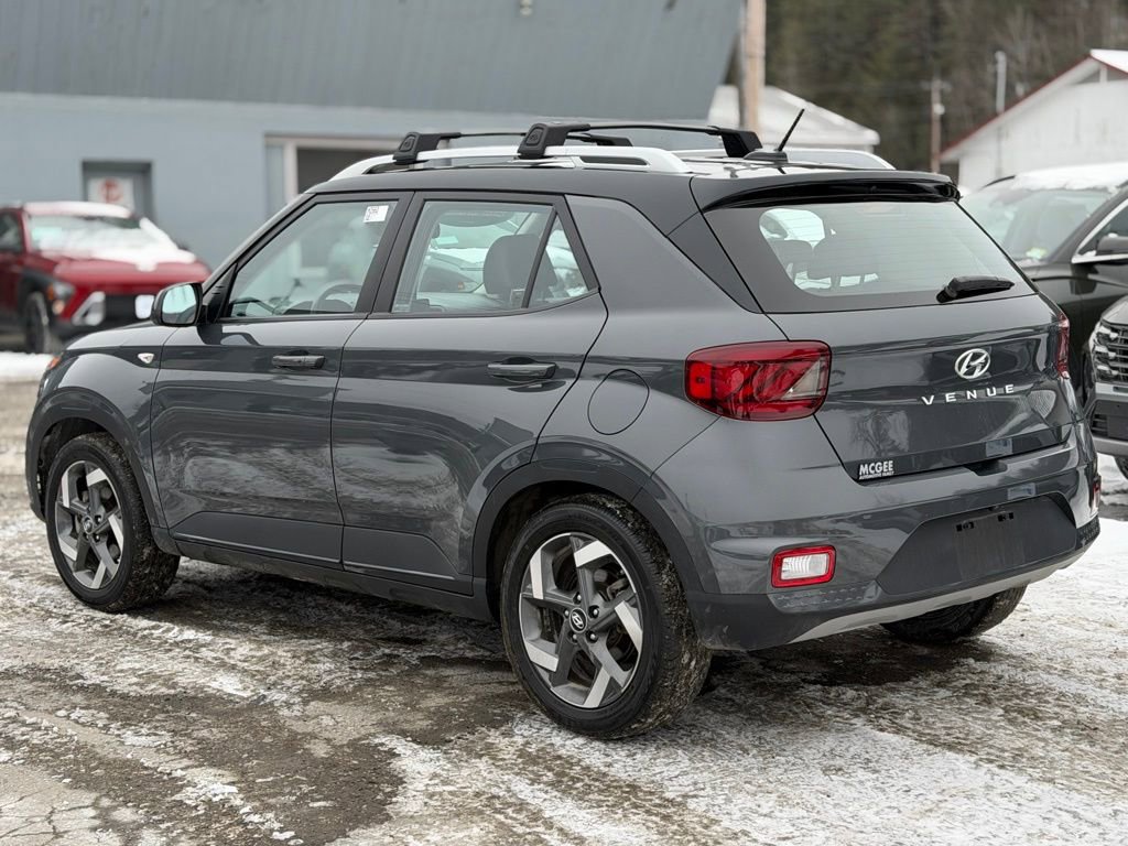 Used 2024 Hyundai Venue Limited image 3