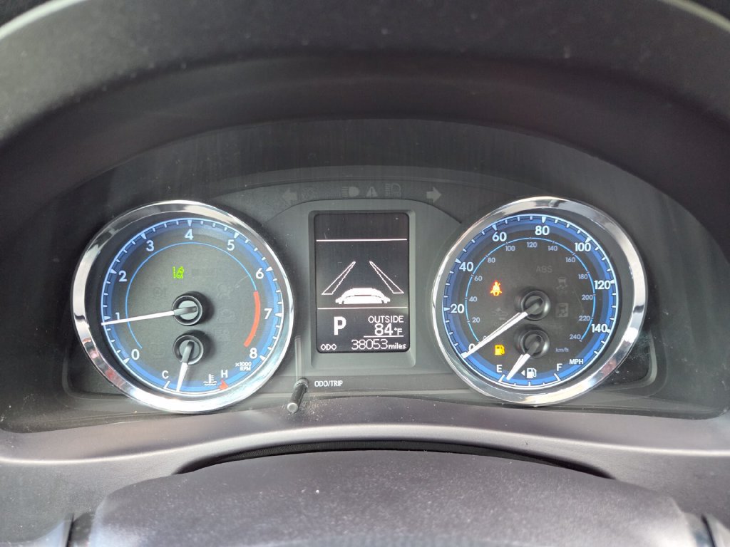 Certified 2018 Toyota Corolla LE FWD image 31