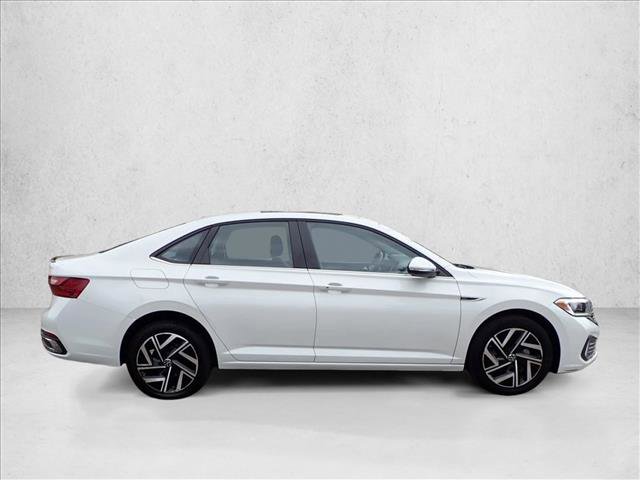 Used 2023 Volkswagen Jetta SEL FWD image 5