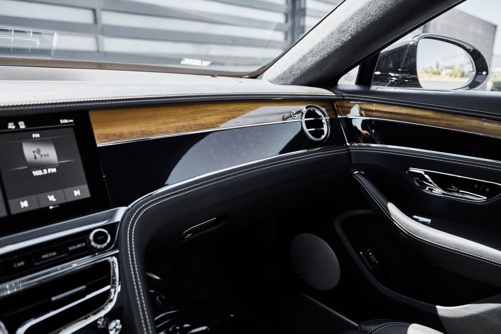 Used 2024 Bentley Flying Spur V8 AWD/4WD image 82
