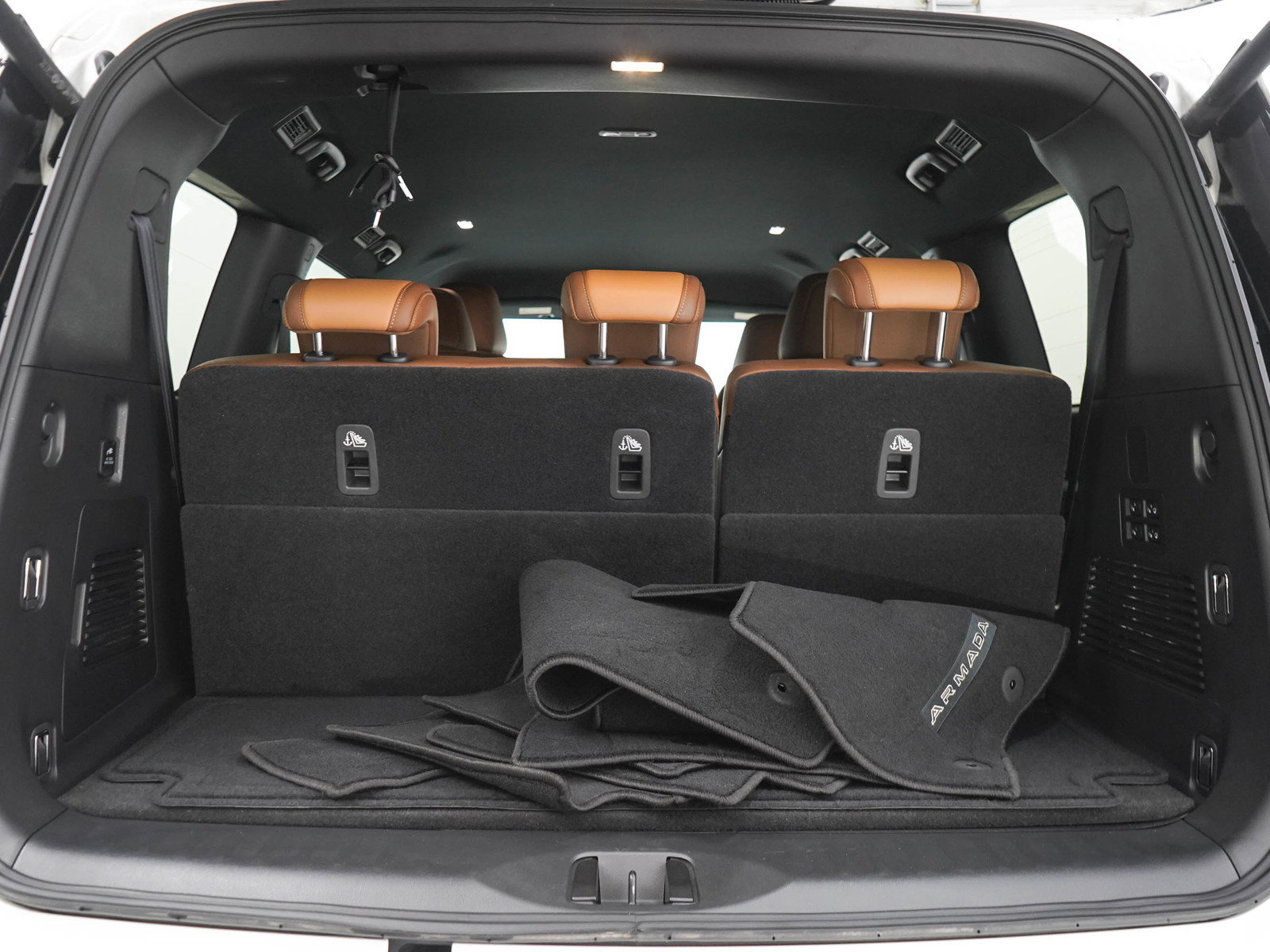 Used 2025 Nissan Armada SL w/ Captain's Chari Seat Package AWD/4WD image 9