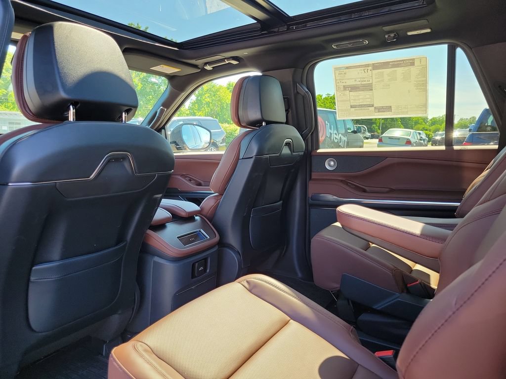 New 2026 Lincoln Navigator L Reserve AWD/4WD image 16