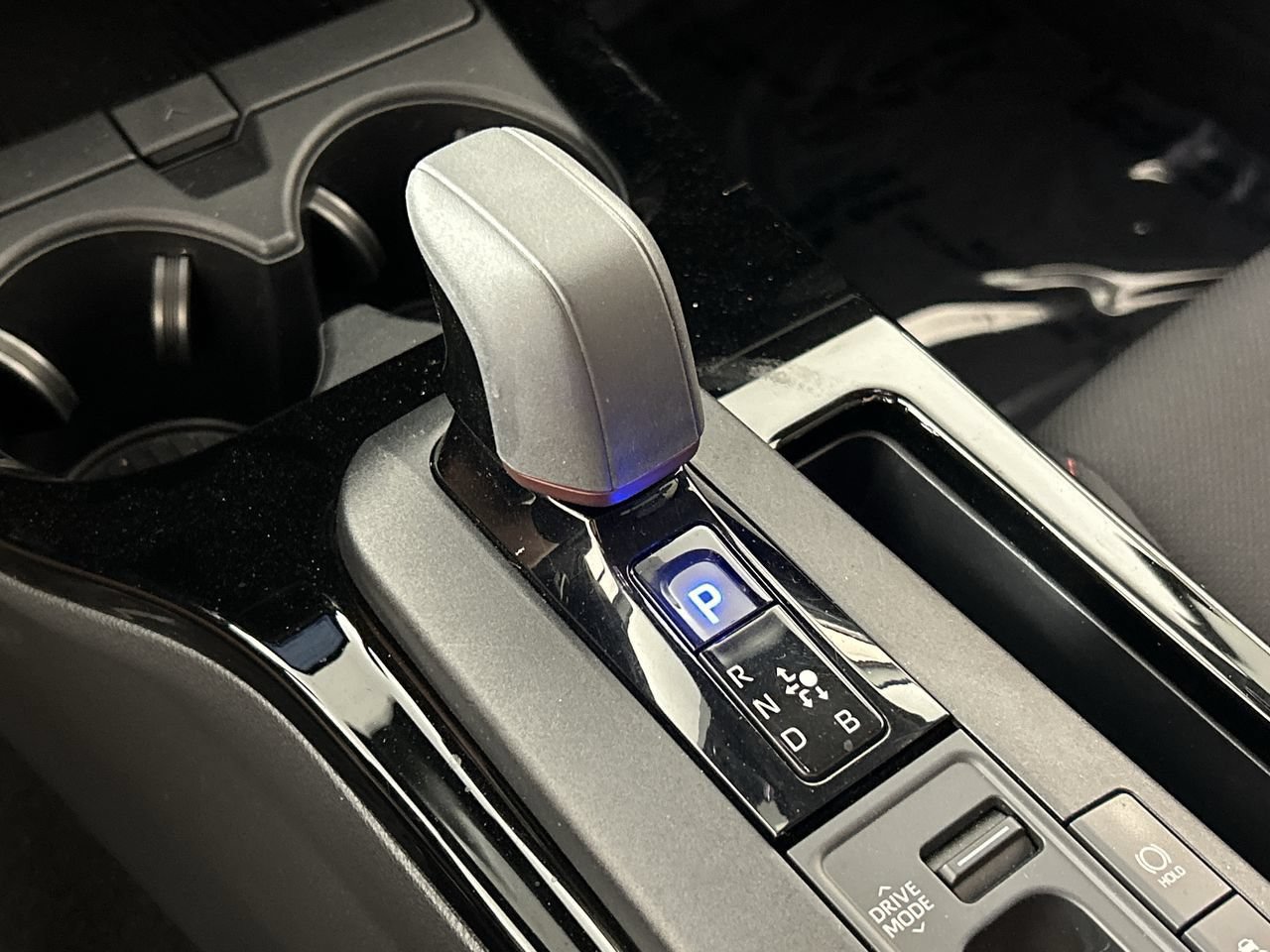 Used 2025 Toyota Prius Plug-In Hybrid FWD image 16