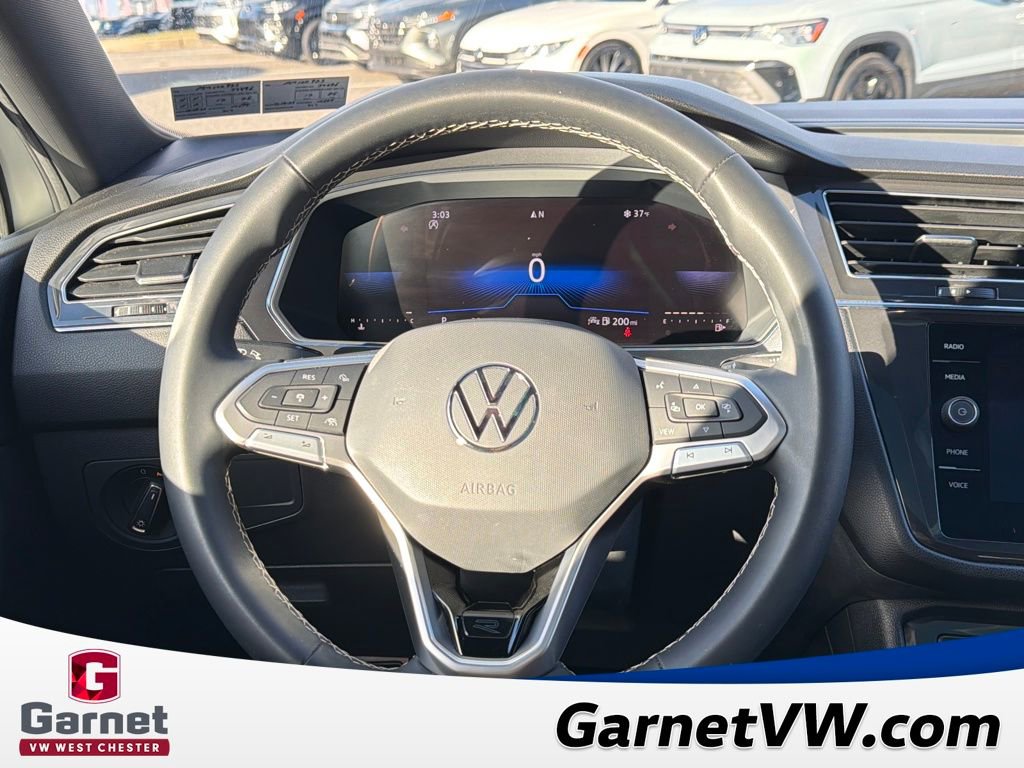 Certified 2023 Volkswagen Tiguan SE R-Line image 15