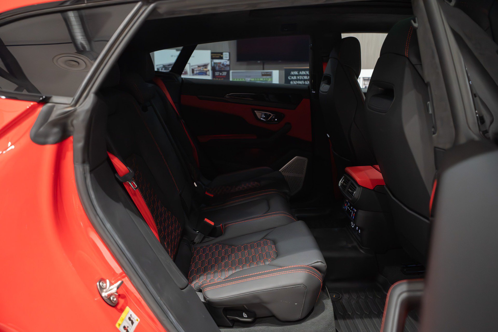 Used 2022 Lamborghini Urus AWD/4WD image 47