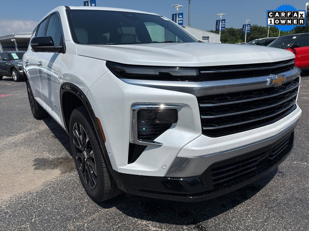 Used 2024 Chevrolet Traverse RS image 2