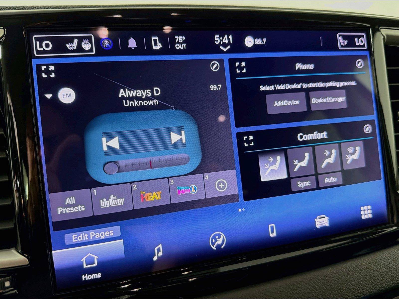 Used 2024 Chrysler Pacifica Touring-L FWD image 19