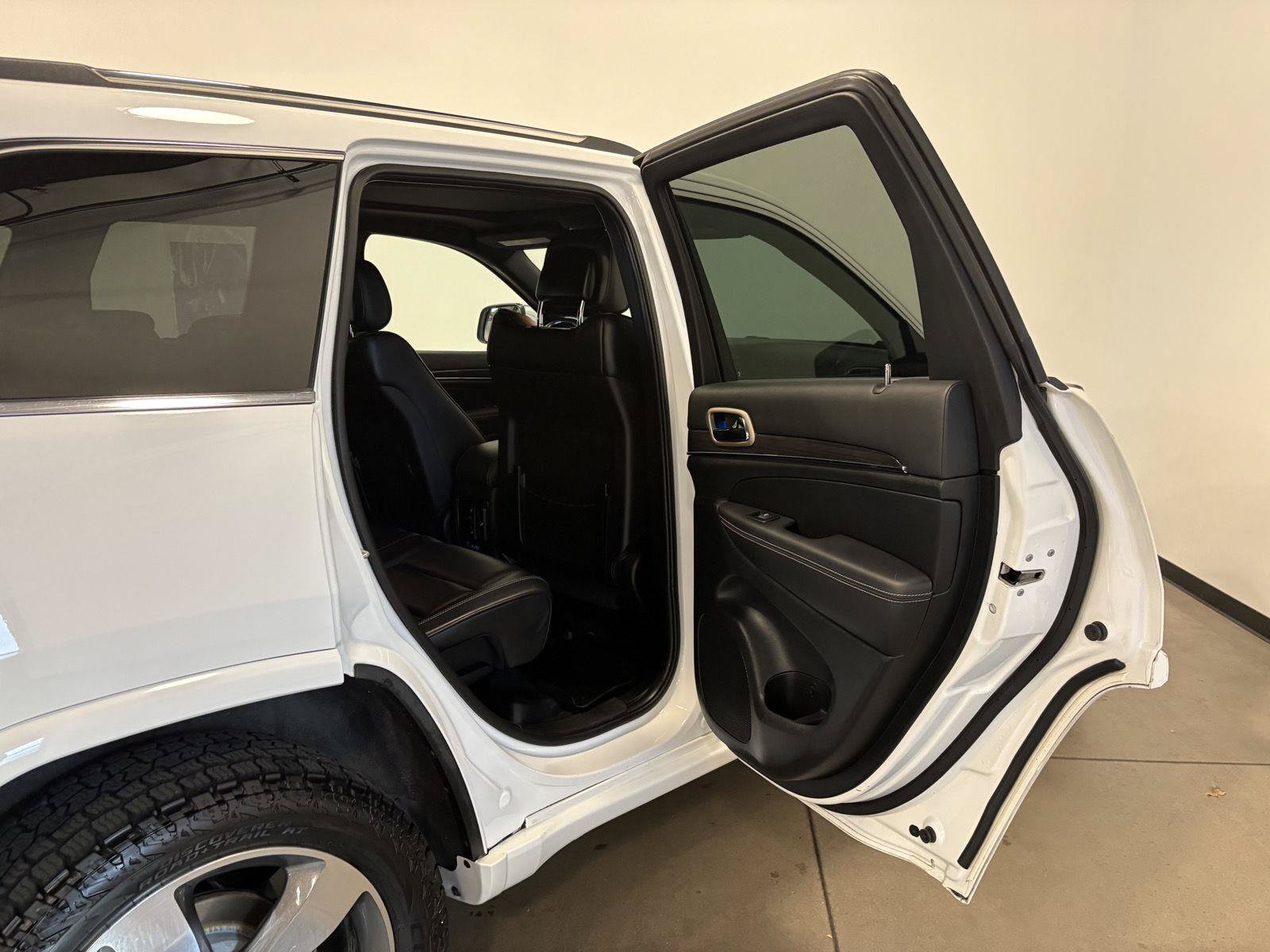 Used 2015 Jeep Grand Cherokee Overland AWD/4WD image 45