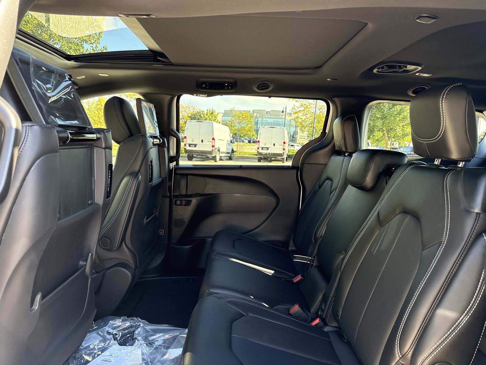 New 2026 Chrysler Pacifica Select image 12