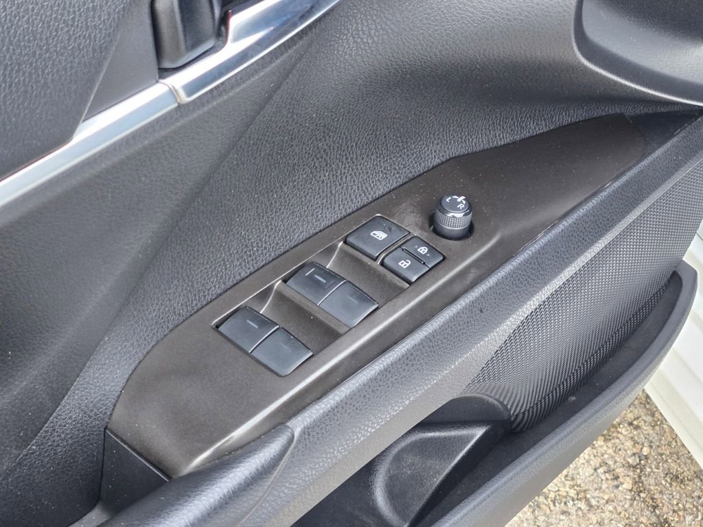 Used 2022 Toyota Camry SE w/ Convenience Package image 28