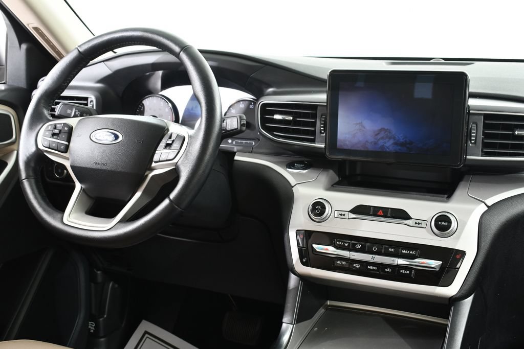 Used 2022 Ford Explorer XLT w/ Equipment Group 202A AWD/4WD image 8
