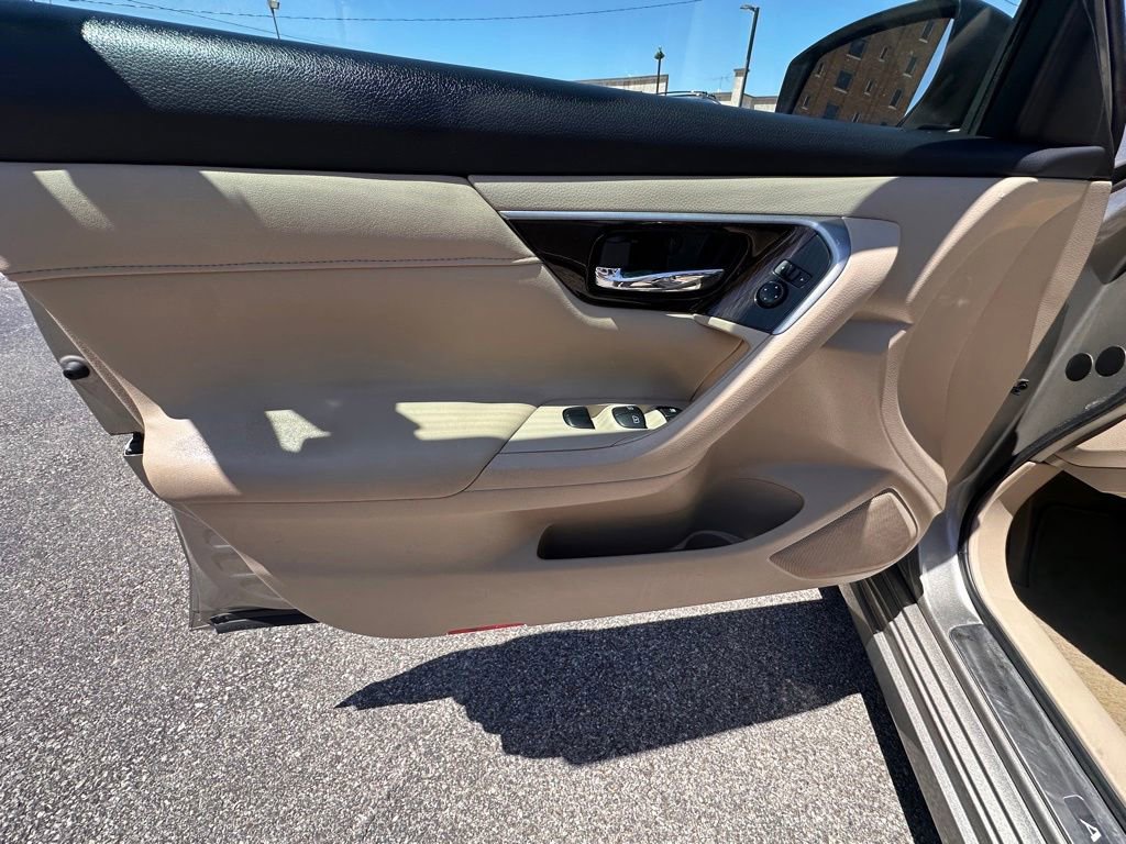 Used 2013 Nissan Altima 2.5 SL w/ 2.5 Moonroof Pkg FWD image 11
