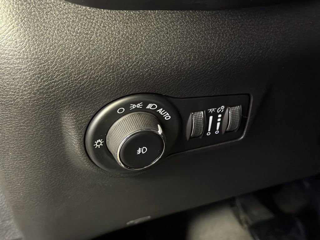 New 2026 Jeep Compass Limited image 15