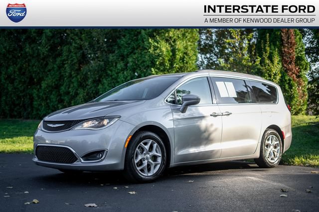 Used 2019 Chrysler Pacifica Touring Plus w/ Tire & Wheel Group FWD video 1