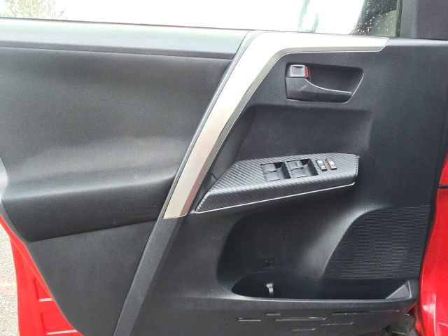 Used 2015 Toyota RAV4 LE image 16