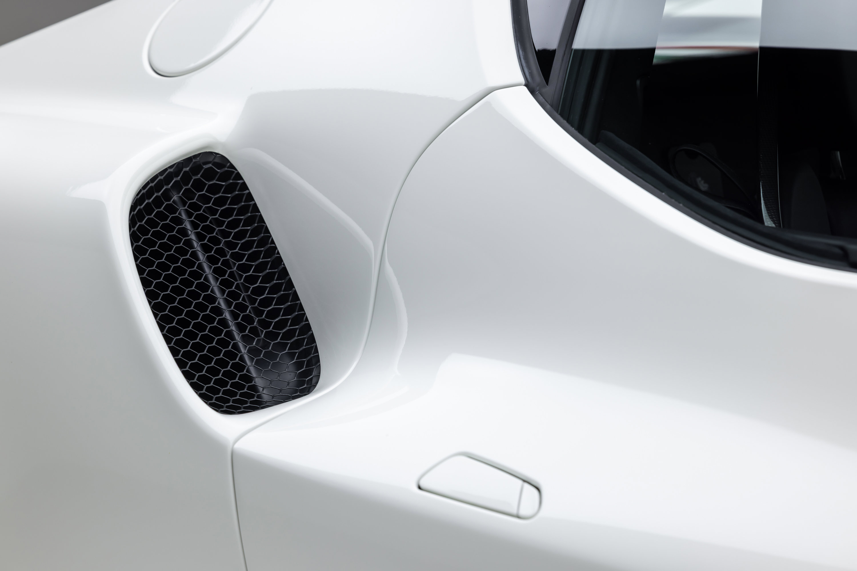 Used 2022 Ferrari 296 GTB RWD image 16