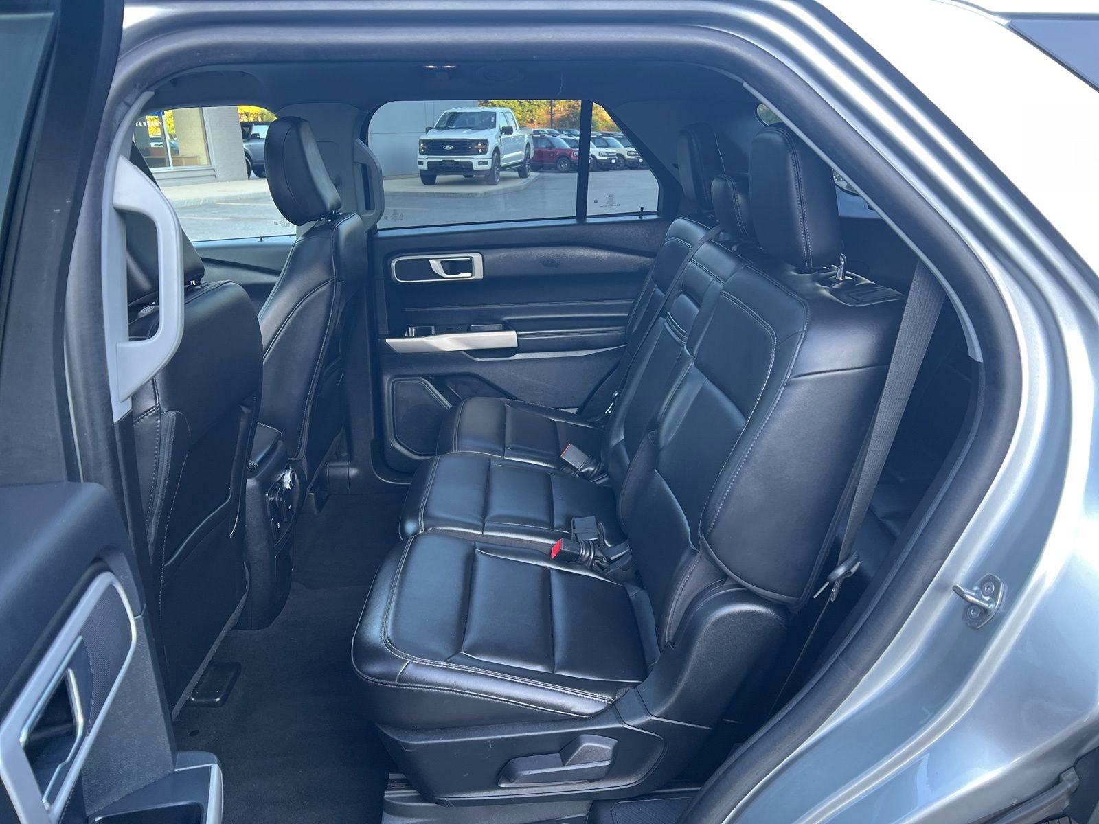 Used 2022 Ford Explorer XLT w/ Equipment Group 202A image 16