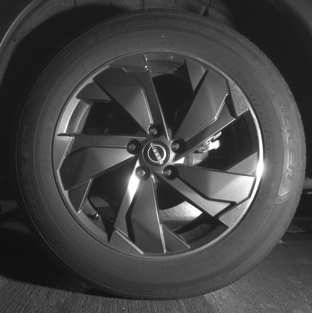 Used 2025 Nissan Rogue SV FWD image 14