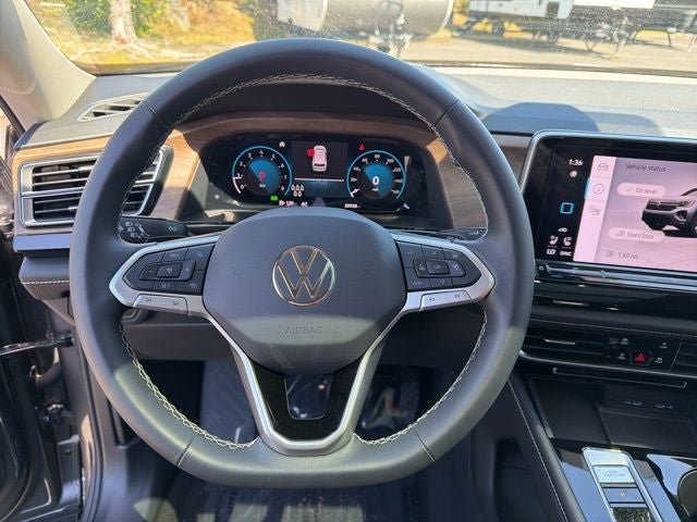 Certified 2024 Volkswagen Atlas SE w/ Panoramic Sunroof Package AWD/4WD image 2
