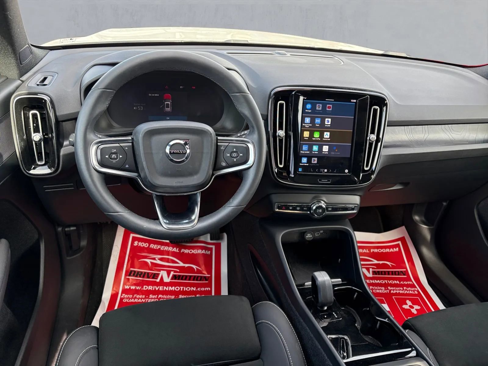 Used 2023 Volvo XC40 Recharge Plus image 17