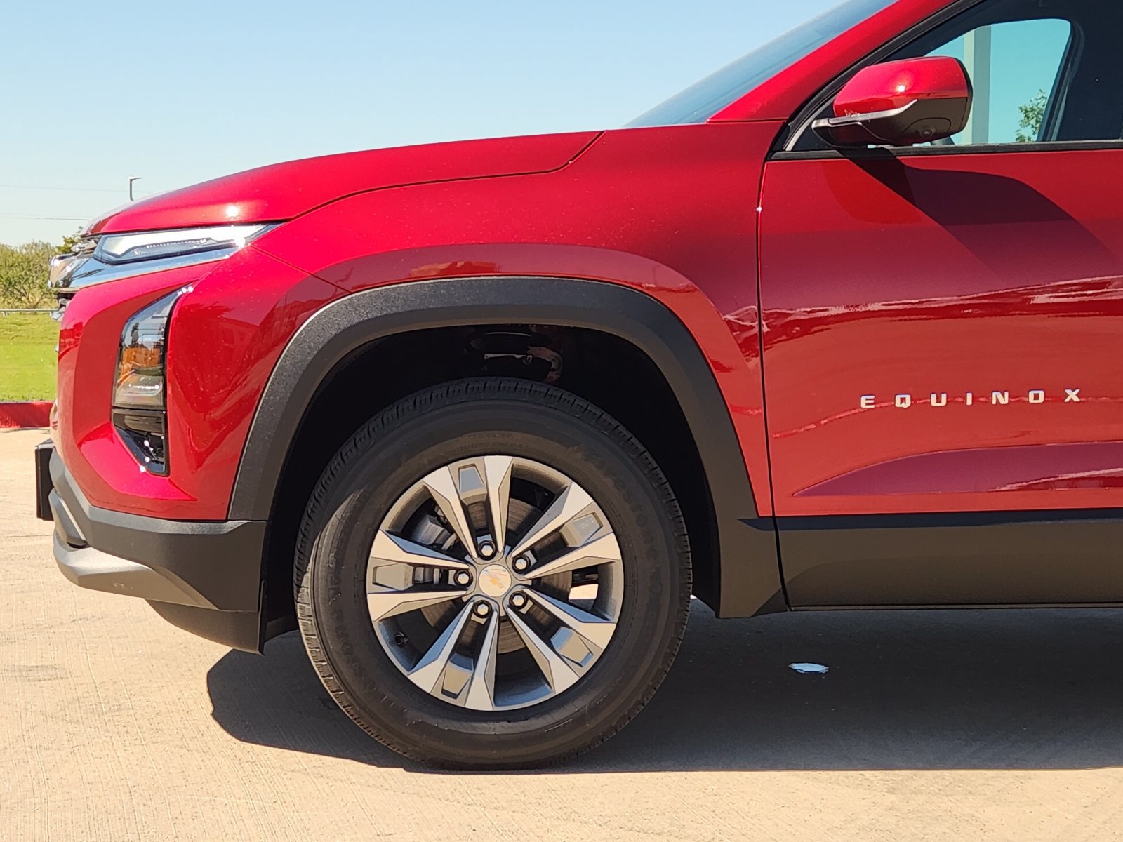 New 2027 Chevrolet Equinox LT w/ Safety and Technology Package FWD image 8
