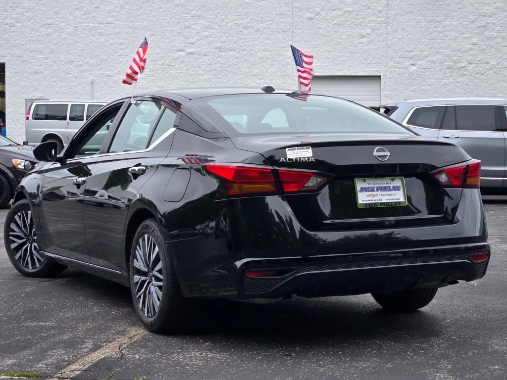 Used 2025 Nissan Altima 2.5 SV FWD image 14