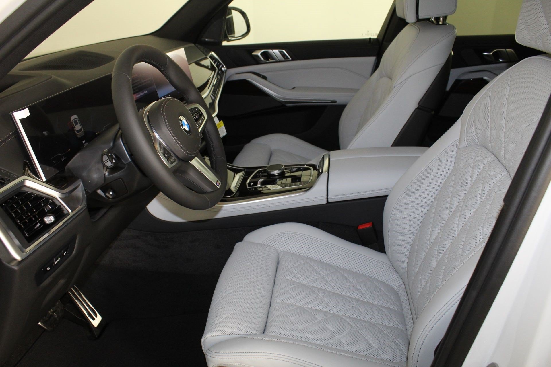 Used 2026 BMW X5 xDrive40i w/ M Sport Package AWD/4WD image 5