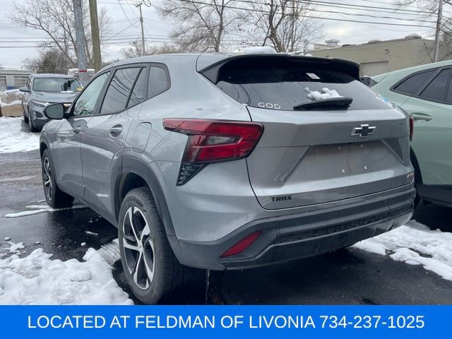 Used 2024 Chevrolet Trax RS w/ Driver Confidence Package image 2