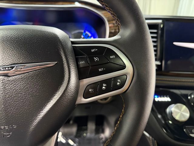 Used 2023 Chrysler Pacifica Pinnacle image 18