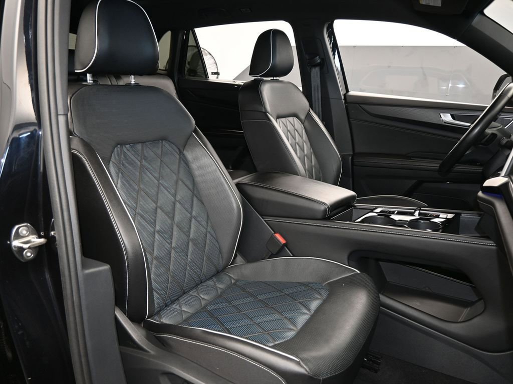 Used 2024 Volkswagen Atlas Cross Sport SEL Premium R-Line image 46