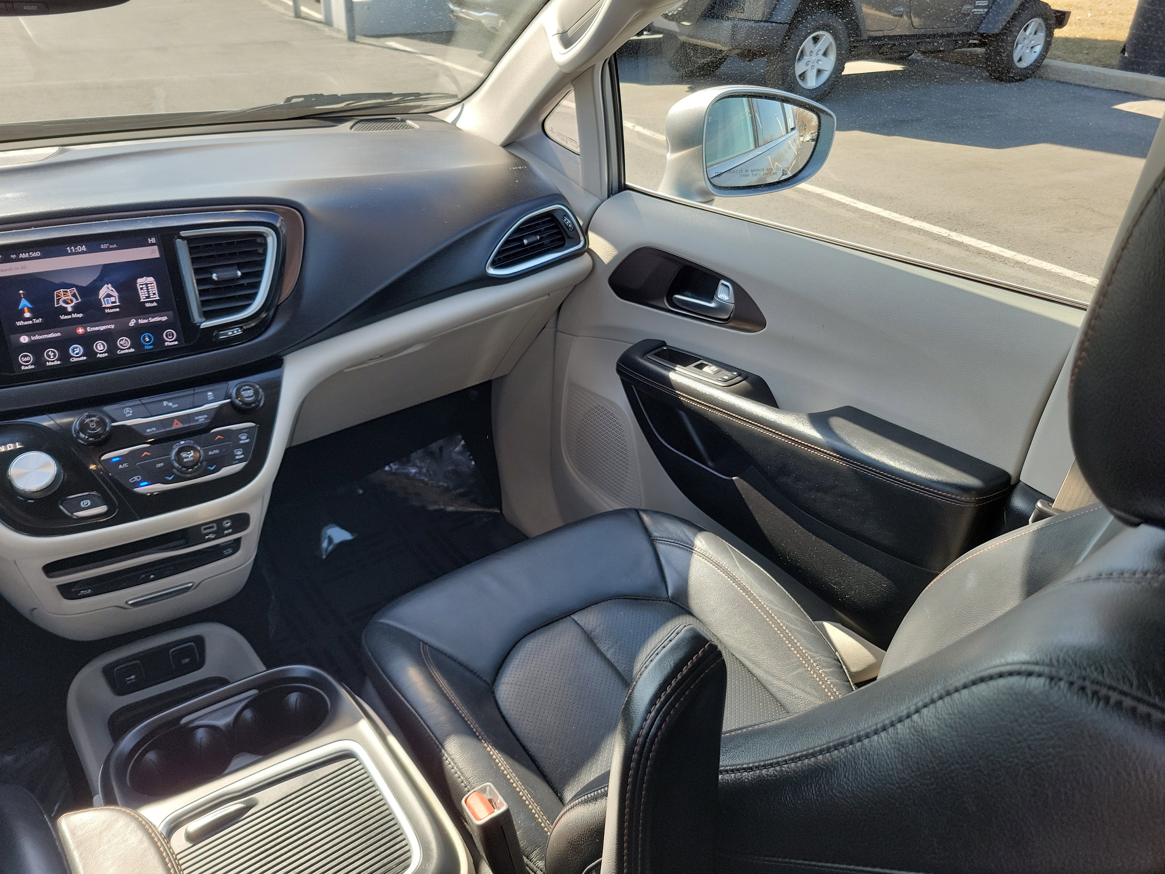 Used 2019 Chrysler Pacifica Touring-L Plus w/ Tire & Wheel Group image 26