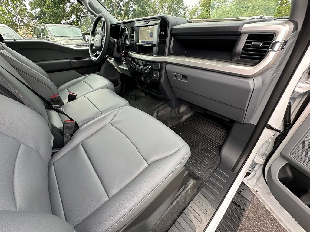 New 2026 Ford F550 4x4 Supercab Super Duty image 25