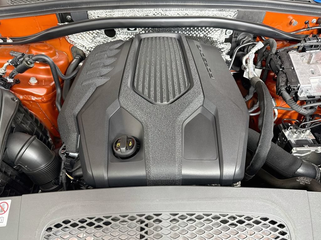Certified 2023 Porsche Macan Turbo AWD/4WD image 31
