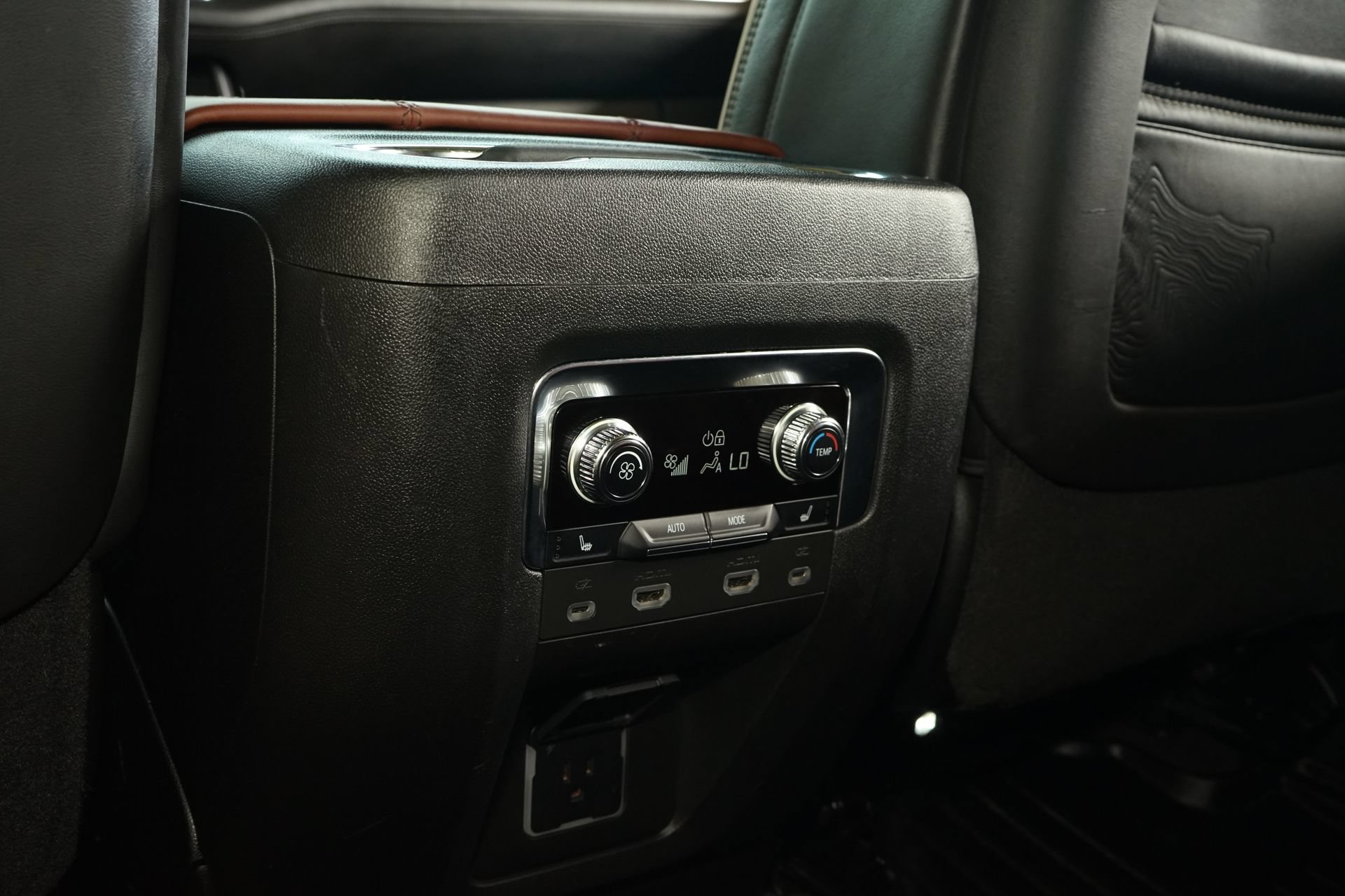 Used 2023 GMC Yukon Denali Ultimate AWD/4WD image 14