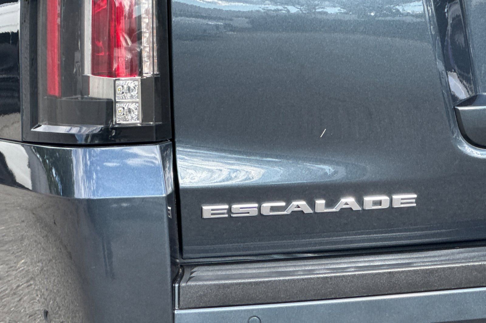 Used 2019 Cadillac Escalade ESV Platinum image 27