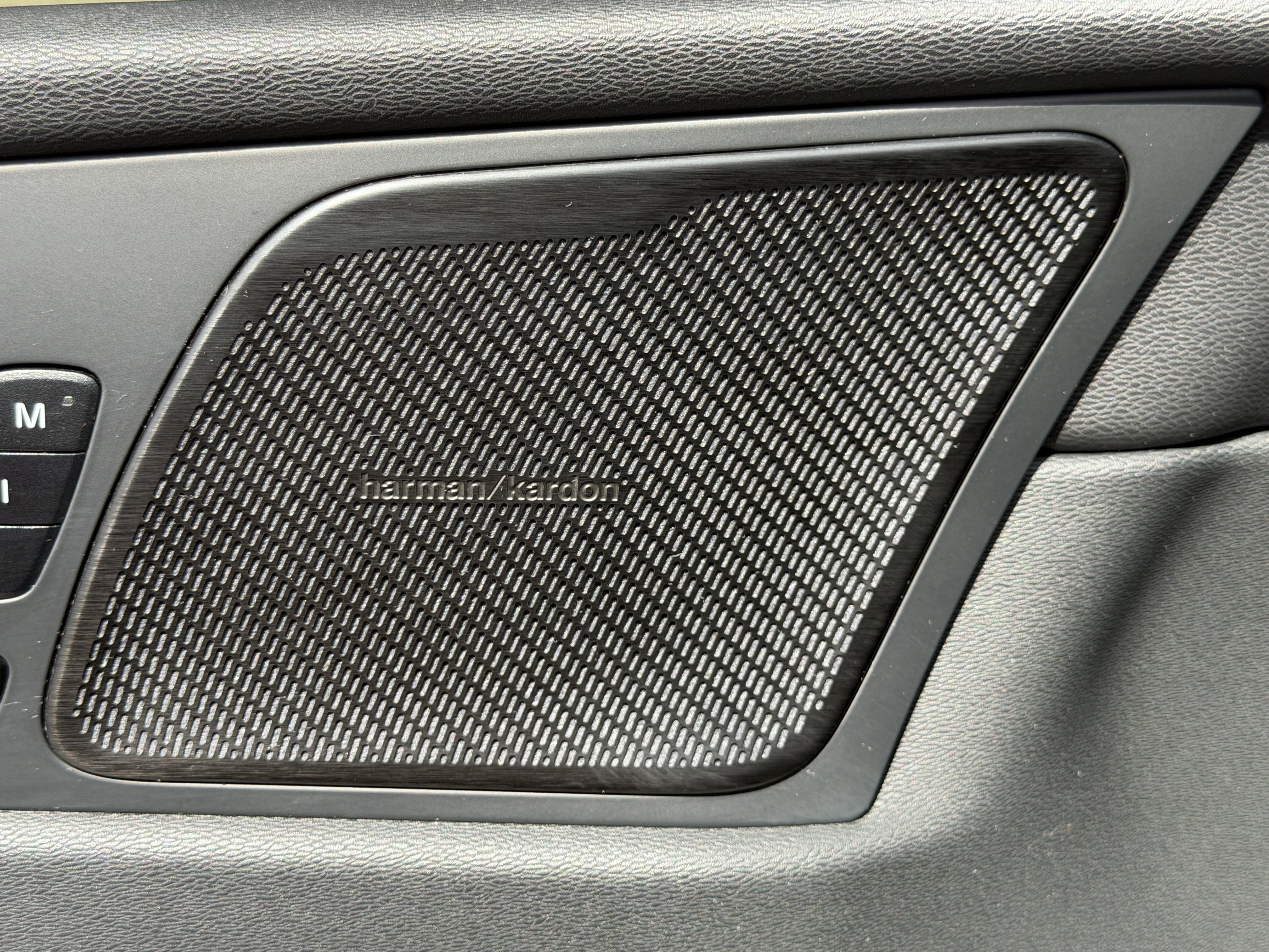 Certified 2023 Volvo XC60 B5 Ultimate w/ Climate Package FWD image 19