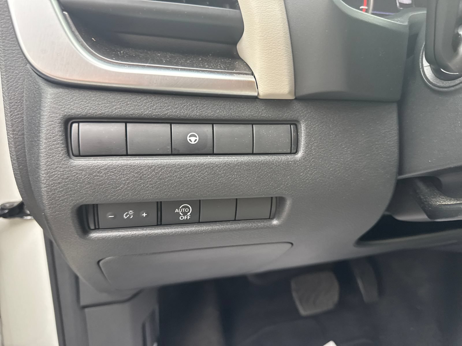 Used 2023 Nissan Rogue SV FWD image 13
