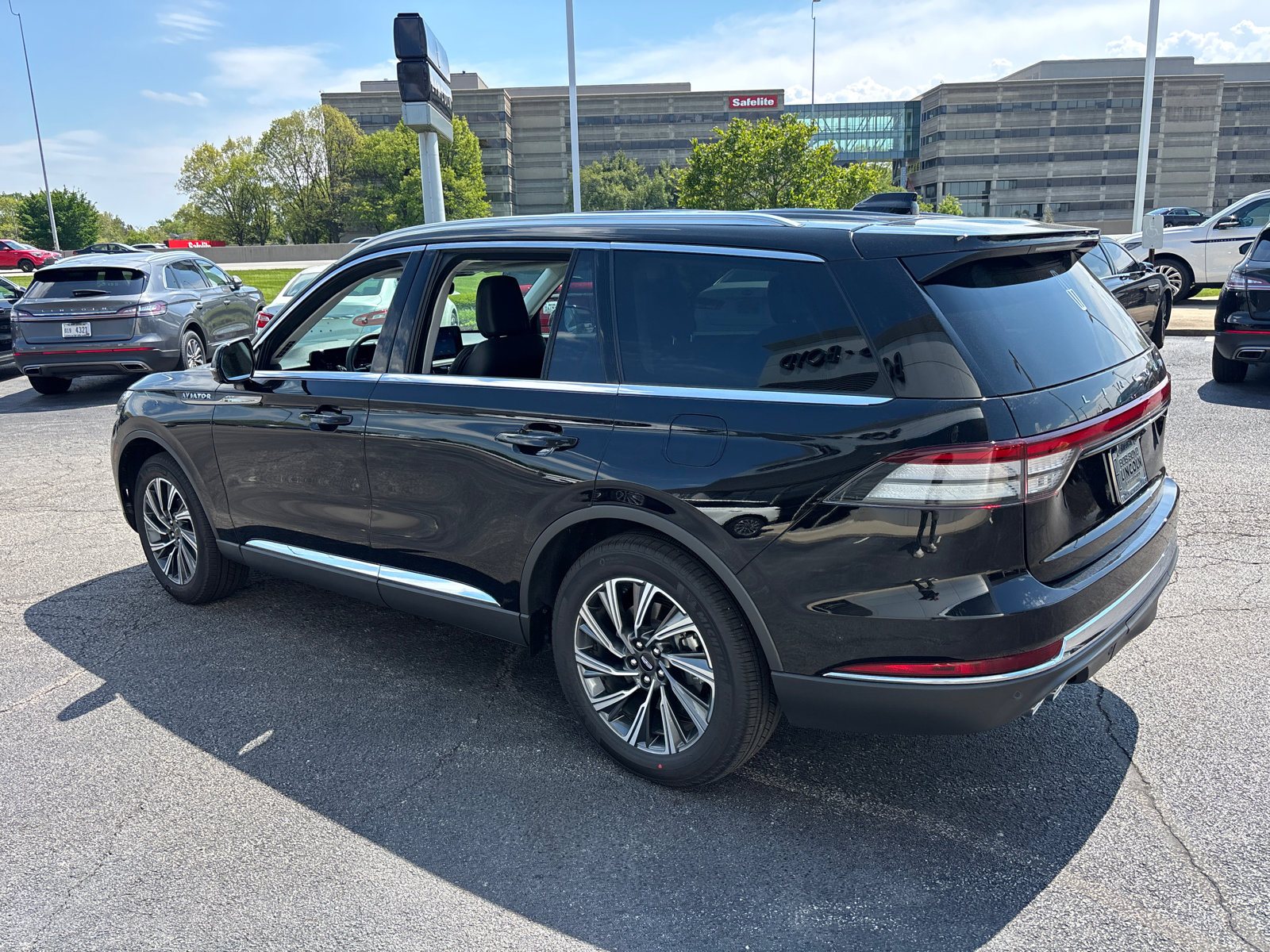 New 2026 Lincoln Aviator AWD image 5