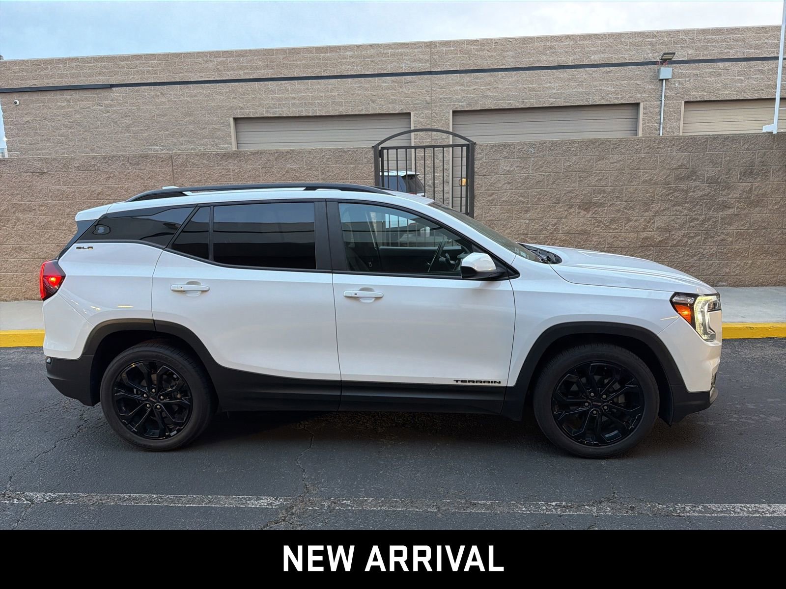 Certified 2022 GMC Terrain SLE w/ Driver Convenience Package image 4